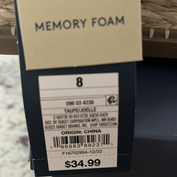 Universal thread, shoes, size 8 color taupe brand new in the original box - Picture 3 of 5